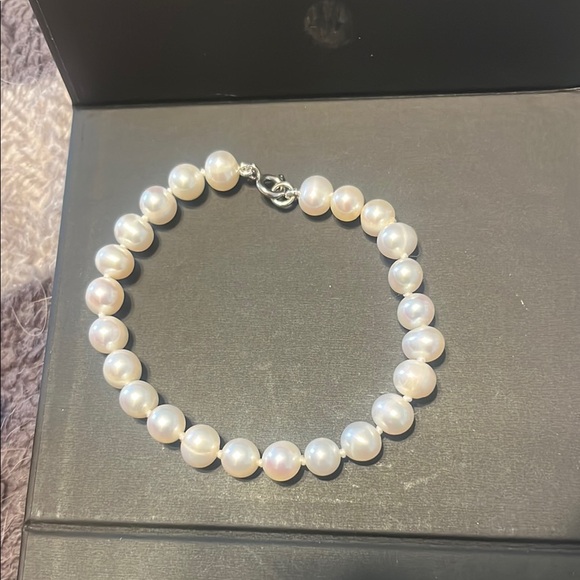 NWT Kurt Geiger White Pearl Jewelry Set - Picture 3 of 7